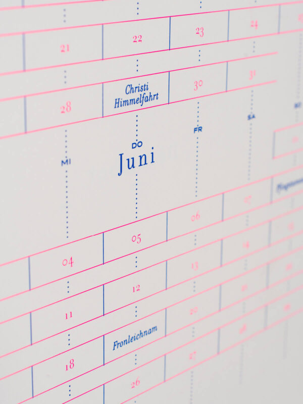 Pelikan Pink & Royal Blue von days & dots Kalender Detailansicht